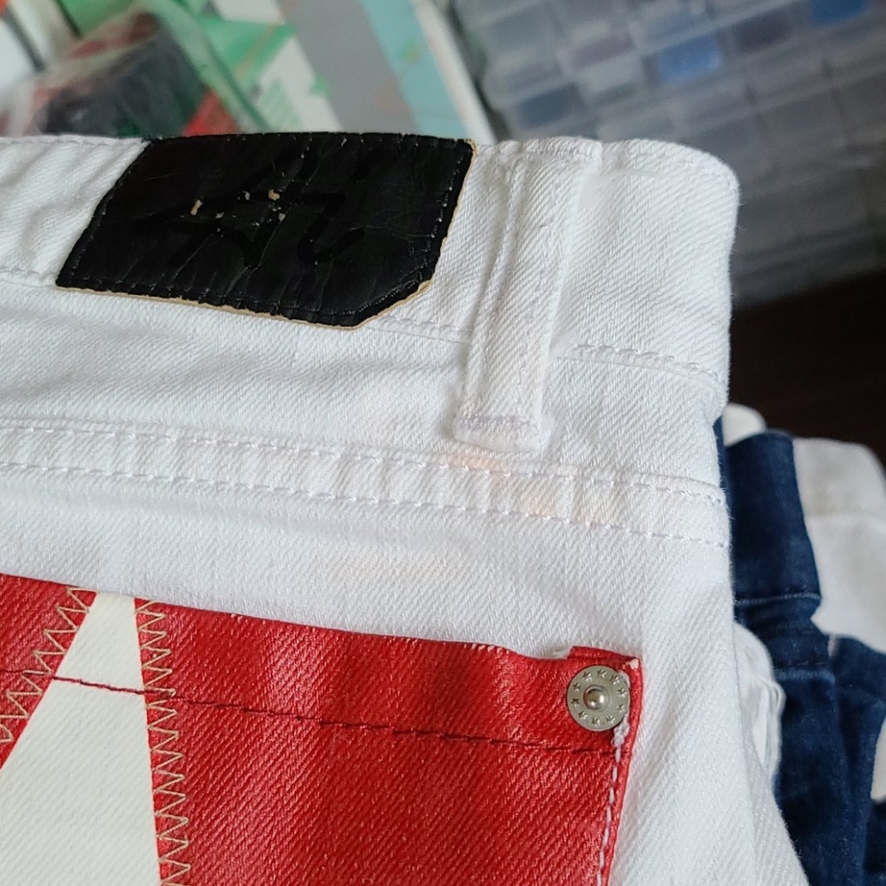 Authentic Icon white shorts with red stars . - Picture 6 of 6